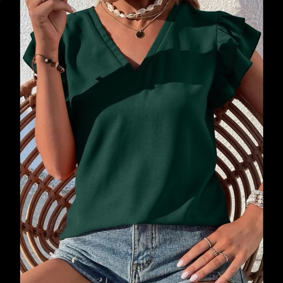 Elegant Classy Green Tiered Ruffle Butterfly Sleeve Top Blouse - Picture 3 of 11